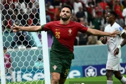 Penyerang Portugal Goncalo Ramos merayakan golnya ke gawang Swiss pada laga babak 16 besar Piala Dunia 2022. (AFP/JEWEL SAMAD via Kompas.com)