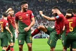 Para pemain Portugal merayakan gol keempat tim ke gawang Swiss pada laga babak 16 besar Piala Dunia 2022 (AFP/JEWEL SAMAD via Kompas.com)