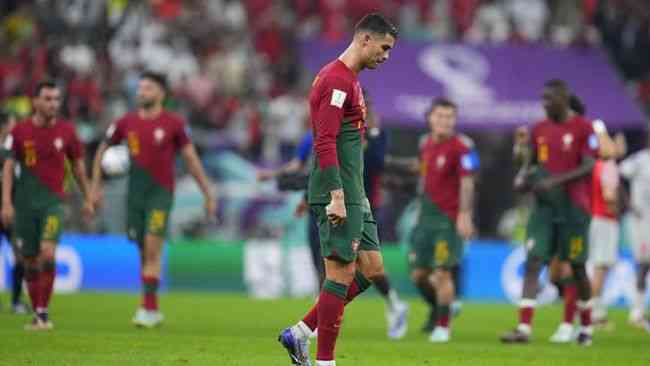 Deskripsi : Ronaldo yang terlihat kecewa setelah bermain dari bangku cadangan. (Sumber : cnnindonesia.com)