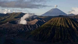 Sumber : detik.com  Gunung Semeru (paling tinggi)/(Foto: Getty Images/Ulet Ifansasti)