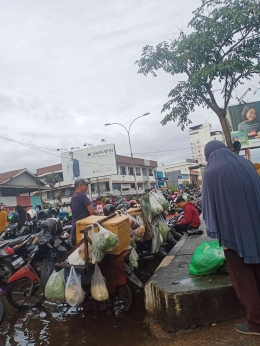 Pasar Flamboyan, Pontianak. Sumber: Dokumen Pribadi (Ega Wahyu P)