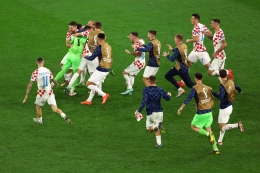Euforia para pemain Kroasia setelah memastikan diri lolos ke semi final Piala Dunia 2022 (Sumber: https://twitter.com/FIFAWorldCup) 