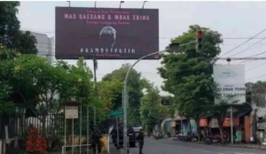 Baliho Ucapan Selamat pada Pasangan Kaesang-Erina, Hingga Rambut Memutih yang Mirip Wajah Gubernur Jawa Tengah, Memunculkan Beragam Spekulasi