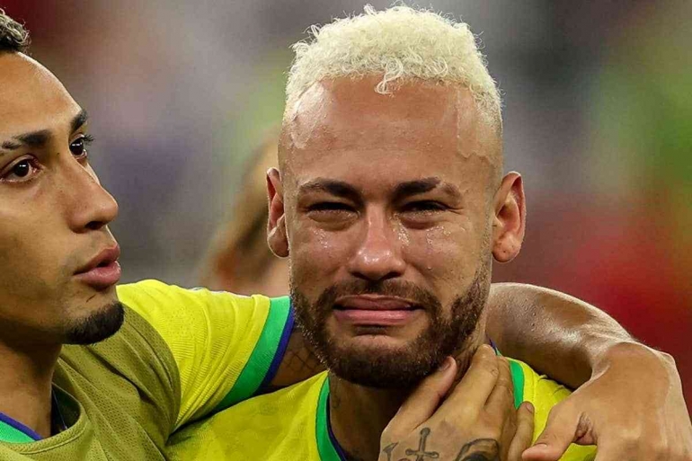 Tangisan Neymar usai kalah dari Kroasia tadi malam (sumber: goal.com/Abdullah Segaf)
