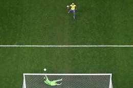 Eksekutor Brasil, Rodrygo gagal menaklukkan kiper Kroasia dalam adu penalti di perempat final Piala Dunia 2022: AFP/ANNE-CHRISTINE  via Kompas.com