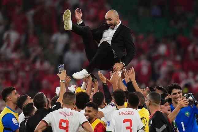 Pelatih Timnas Maroko Walid Regragui merayakan kemenangan saat adu Pinalti dengan Tim Matador dengan Skor 3-0, Sumber : bola.net