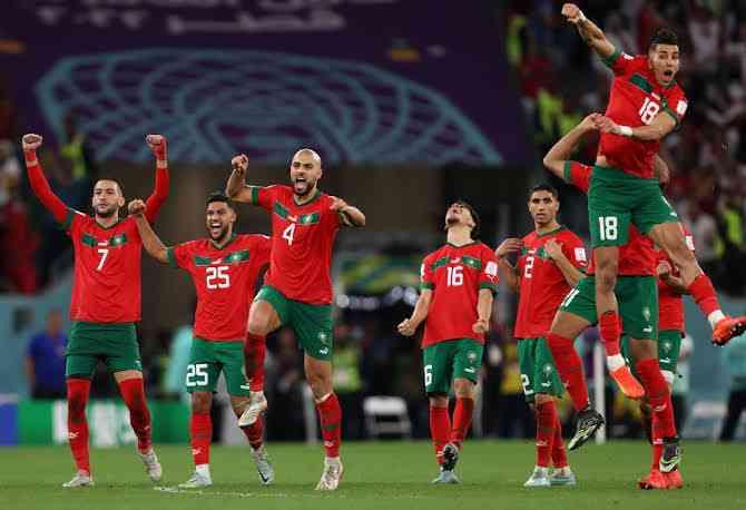 Selebrasi tim Maroko Setelah berhasil lolos ke babak selanjutnya | (foto: sport.detik.com)
