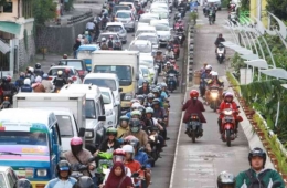 Gambaran kemacetan di jembatan Ranugrati, Sawojajar Malang | radarmalang.jawapos.com