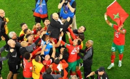 Timnas Maroko meluapkan kegembiraan setelah unggul atas Portugal 2-1 dan berhak maju ke semifinal Piala Dunia 2022 (Dok foto: buddyku.com)