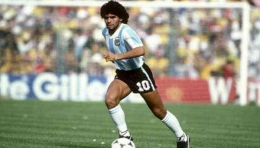 Diego Maradona mega bintang Argentina di Piala Dunia 1986 dan 1990/foto: FIFA.com 