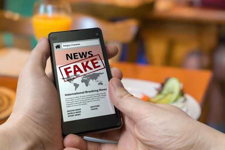 Ilsutrasi berita bohong atau hox yang banyak beredar di media sosial. Sumber: Shutterstock/Vchal via Kompas.com