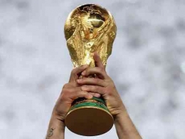 Ini dia, trofi World Cup yang menghipnotis dunia (Dok foto: ist/sport.detik.com)