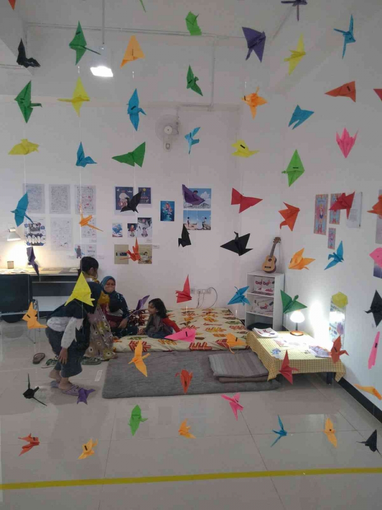 Kamar dengan hiasan origami, dokumentasi pribadi