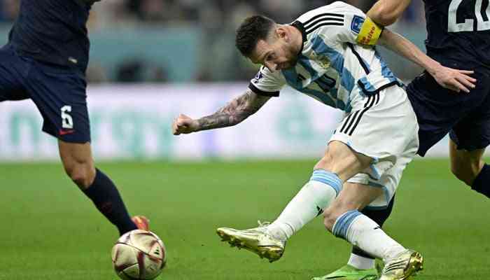 Leo Messi dan 3 Level Tendangan Tipuan (foto: AFP)