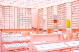 Pemakaian warna pastel pada interior toko menambah kesan cerah dan kreatif ( @kkvindo)