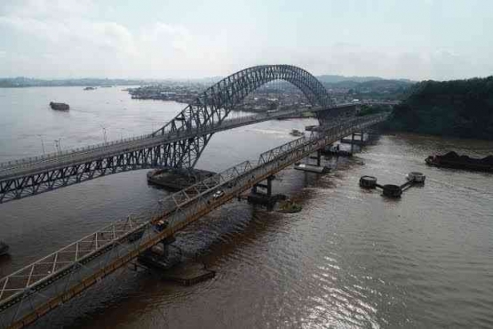 Jembatan Mahakam (sumber: binamarga.pu.go.id)