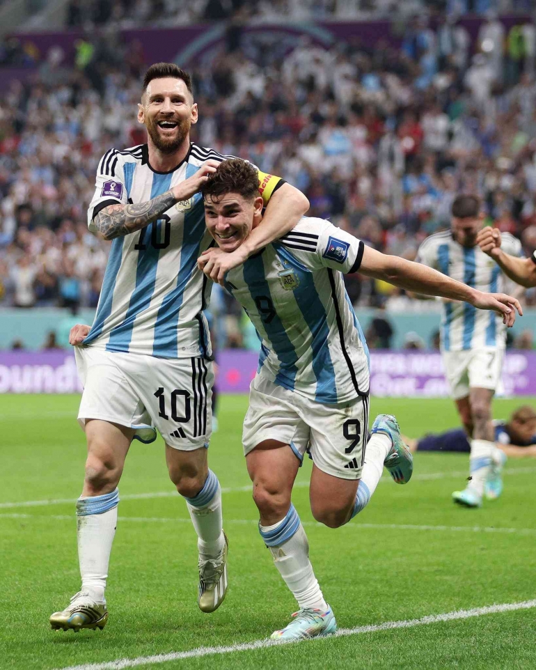 Messi dan Julian Alvarez tampil luar biasa di semifinal Piala Dunia 2022/foto: FIFA.com