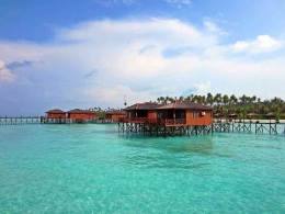 Daerah tepi pantai Pulau Derawan (by.Package Wonderful of Derawan Island 2020 travel pelopor)