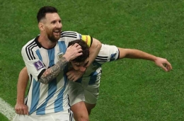 Messi merayakan sukses nya di semifinal Piala Dunia 2022 di stadion Lusail (Foto AFP / Adrian Dennis melalui Kompas.com)
