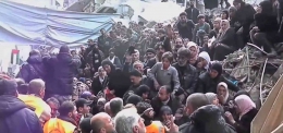 Warga Yarmouk menderita akibat perang. Sumber: Trailer The Pianist of Yarmouk/Youtube