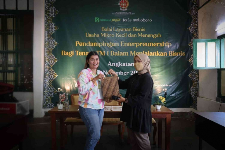 DISKOPUKM DIY Wujudkan UKM Naik Kelas Melalui Pendampingan Bisnis Bagi Tenant Teras Malioboro 1. Foto: Mas Andre Hariyanto