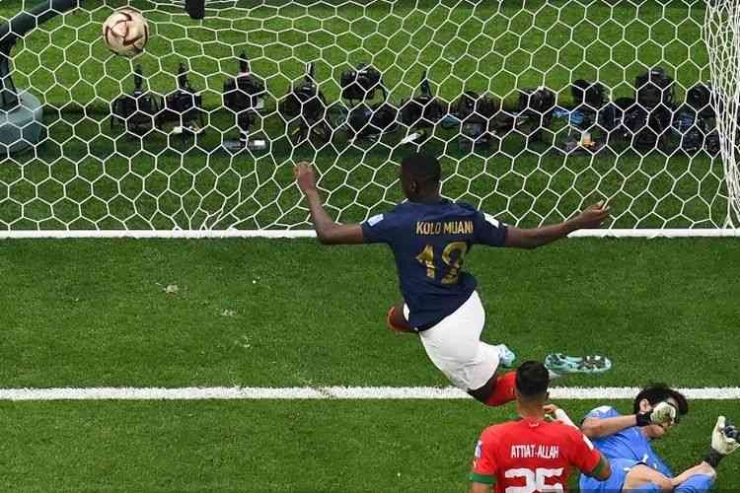 Randal Kolo Muani, penyerang Prancis mencetak gol kedua memupus harapan Maroko (Foto AFP/Franck Fife via Kompas.com). 