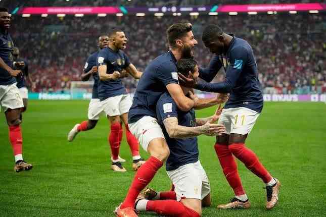 Selebrasi para pemain Perancis ketika mengalahkan Maroko. Foto: Christoper Ena/AP Photo/bola.net