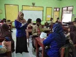 Pengarahan pembuatan herbarium (sumber: Dokumen pribadi)