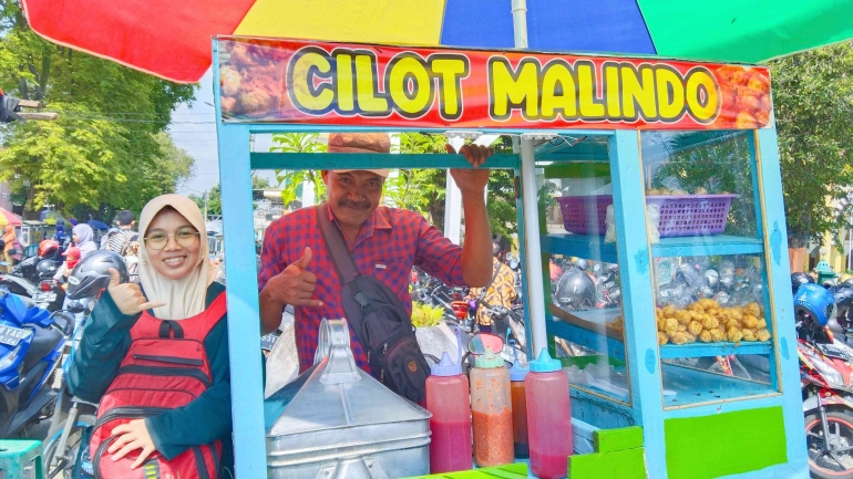 Foto Bareng Penjual Cilot Malindo di Alun-alun Lumajang