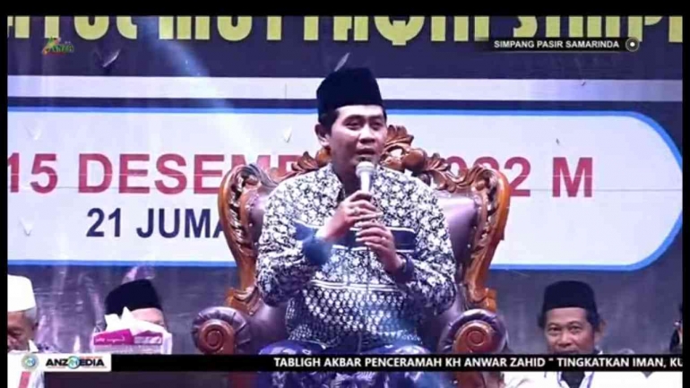 KH. Anwar Zahid saat memberikan ceramah di Simpang Pasir Palaran dok pri