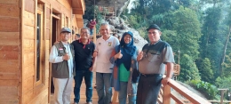 Dok Camat Kampar Kiri Hulu dari.kiri ke kanan ketua baznas kampar, staf ahli menteri, PJ Bupati Kampar, Yanti Kerlip, dan Camat