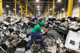 Ilustrasi: Tumpukan Sampah Elektronik | sumber: waste4change.com