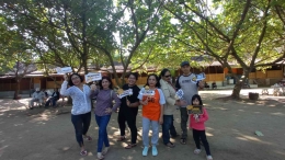 Berbaur dan gembira bersama dengan keluarga teman, sahabat dalam outing kantor - Pantai Parang Dowo, Kabupaten Malang 2022 | Dok. Pribadi