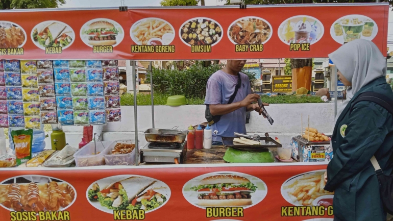 Kebab Jumbo pak Saiful potrait by Ela Fanuristiya