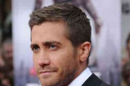 Crew Cut di kepala Jake Gyllenhaal | sumber: demarge