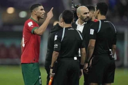 Hakimi memprotes wasit/ApPhoto
