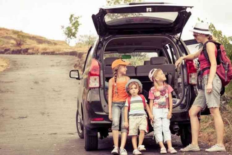 Perjalanan dengan anak-anak dengan naik mobil. (Shutterstock via kompas.com)