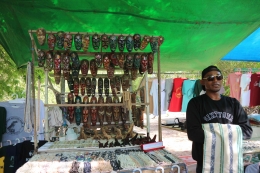 penjual oleh-oleh di Pulau Komodo foto: Arai Amelya