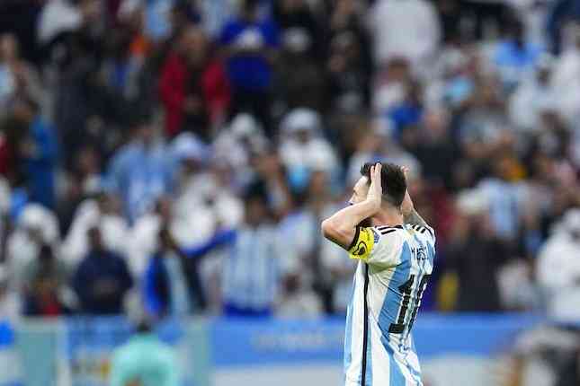 Lionel Messi berhasil membawa Argentina juara Piala Dunia 2022 | (c) Bola.net/AP Photo 