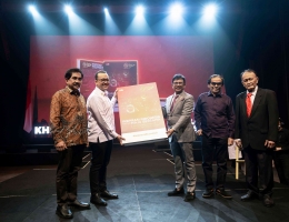 Peluncuran buku 50 Tahun PERHUMAS pada Konvensi Humas Indonesia 2022 di Jakarta. dok.PERHUMAS
