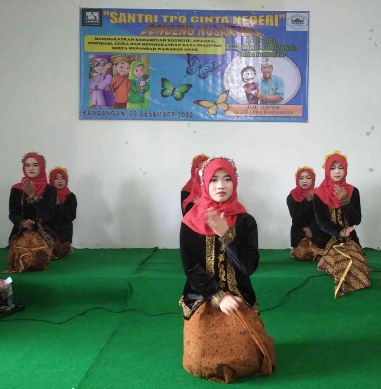 Tarian Nusantara membuka acara dogeng bersama Dokan di Kandangan Temangung. Gambar Selsa