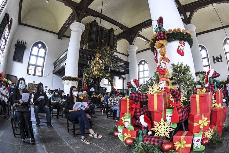 Ilustrasi-- Umat Kristiani mengikuti ibadah Misa Natal di Gereja GPIB Sion, Tamansari, Jakarta Barat, Jumat (25/12/2020).| ANTARA FOTO/M RISYAL HIDAYAT
