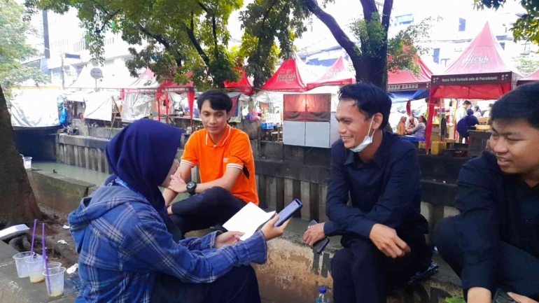 Wawancara Mahwan (30) di kawasan Street Food GI. (Dokpri)