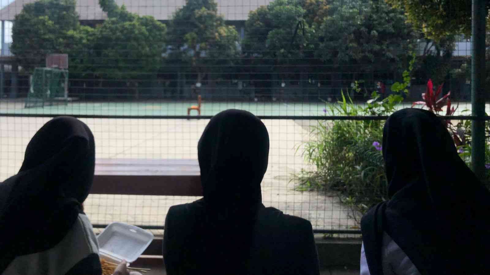 Aturan Paksa Berhijab Di Sekolah Dalam Pandangan Islam Halaman 1 ...