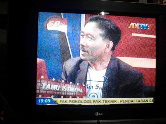 Prof.Irwan saat tampil di salah satu televisi swasta Yogyakarta (Foto: Youtube)