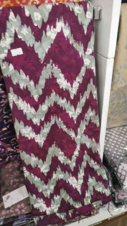 Sebuah kain batik Three Layers hasil buatan tangan masyarakat di Kelantan, Malaysia. Dok. Pribadi.