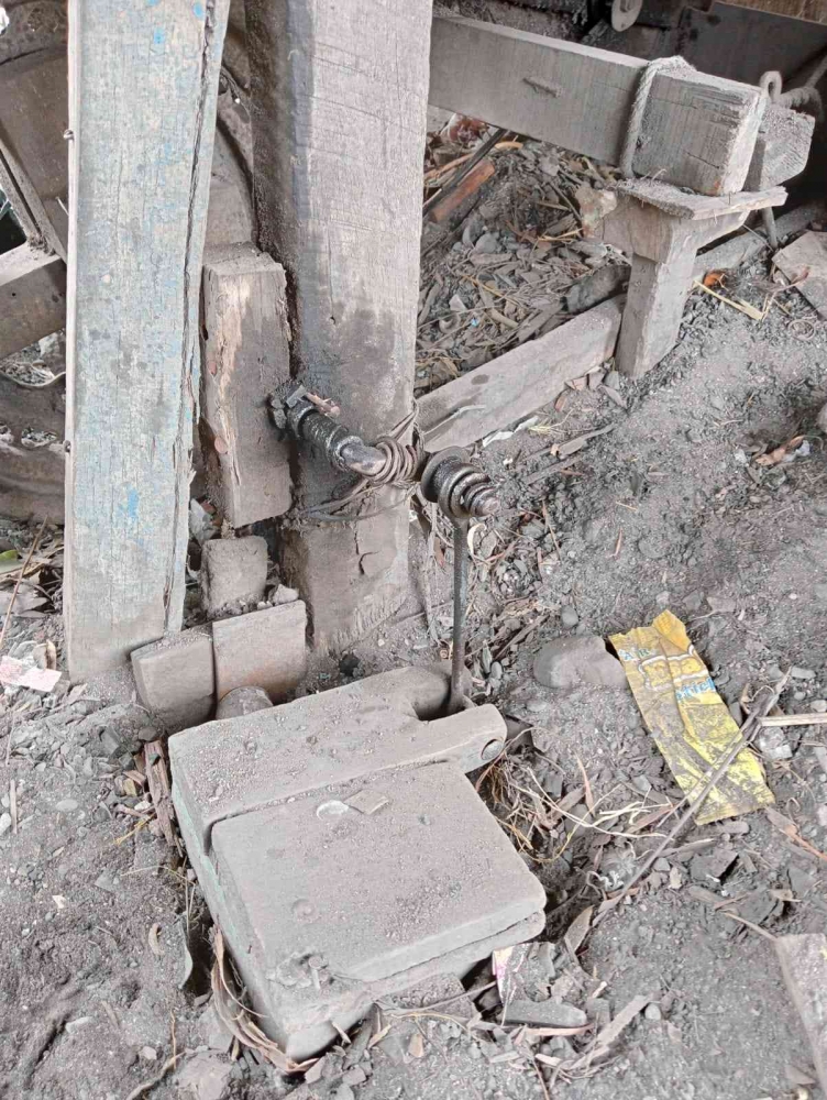 Pedal pemutar roda baling-baling kipas angin pada tungku pandai besi (Dok. Pribadi)