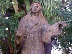 Patung Bunda Maria dalam sosok perempuan Jawa karya Teguh Ostenrik di Taman Doa Gereja Katolik Santo Yohanes Penginjil Blok B Jakarta Selatan (Dokpri)