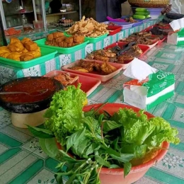 Hidangan di atas meja (dokumen pribadi/akun Budi Susilo di Facebook)