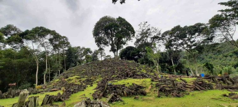 Situs Gunung Padang, Cagar Budaya Warisan Luhur Bangsa (Sumber foto: dokumentasi pribadi)
